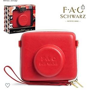 🆕FAO Schwartz instant camera case